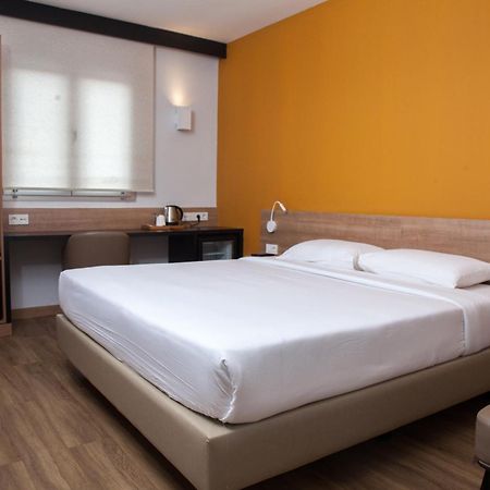 Dunia Hotel Bamako Aci 2000 Экстерьер фото